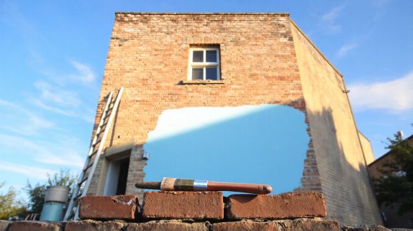 Guide complet sur la rénovation de façade par la peinture extérieure